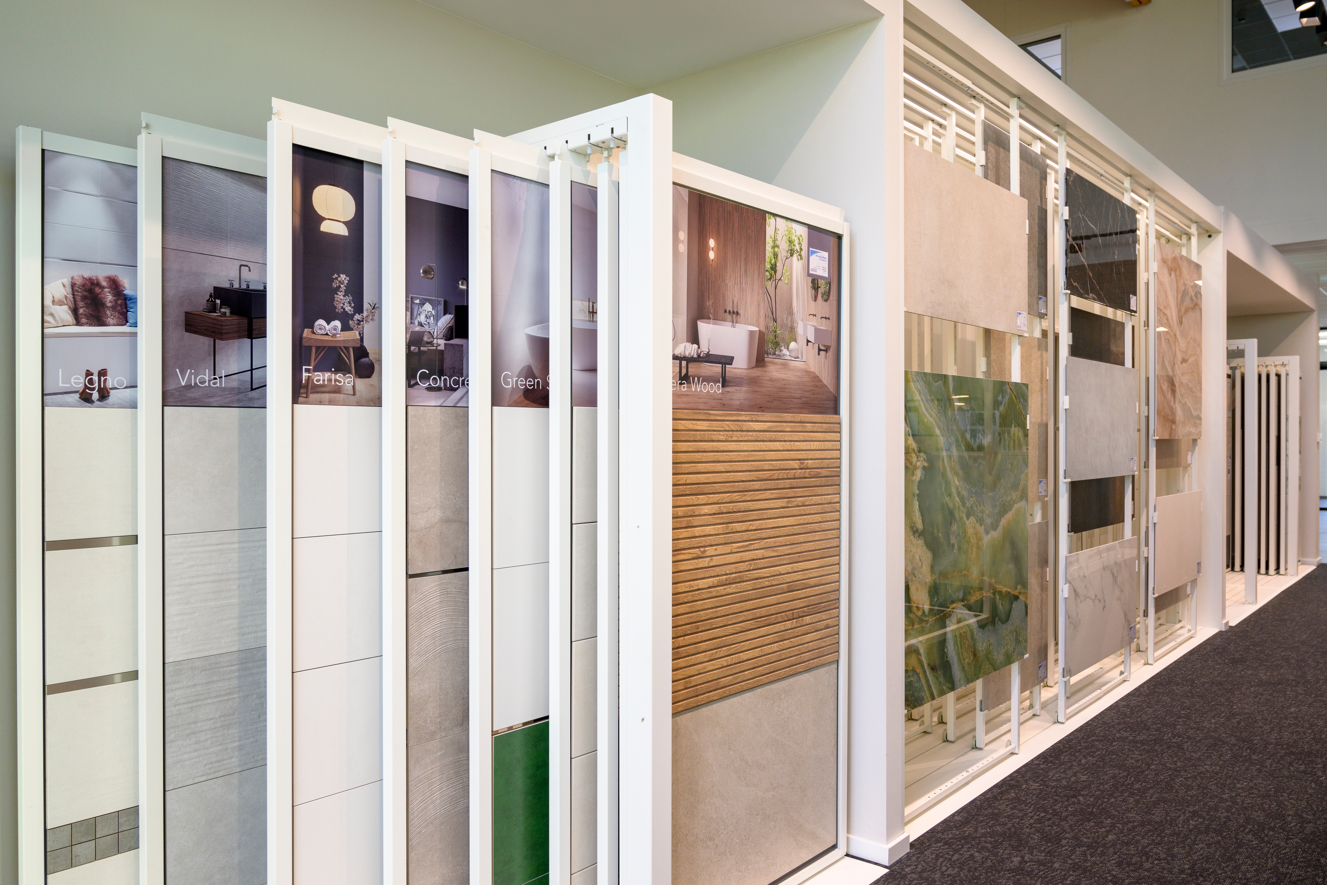 Wandfliesen und Bodenfliesen in verschiedenen Formaten und Designs in Neumünster
